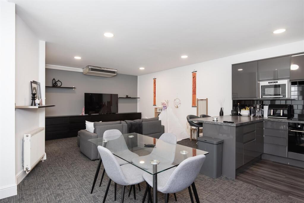 Apartment in London, West Ealing, Hanwell - View 5
