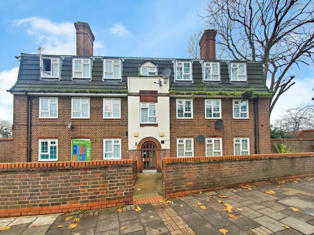 2-bed apartment on Prince Regent Lane, London, E13, £268,500