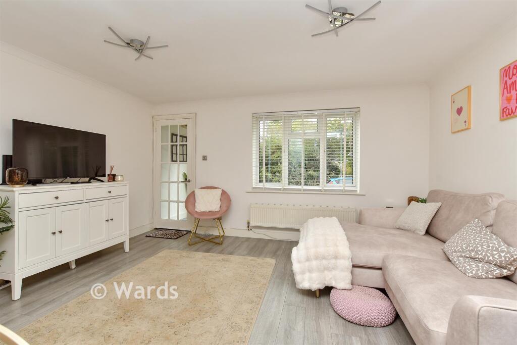 Apartment in Swale, Eden Village - More