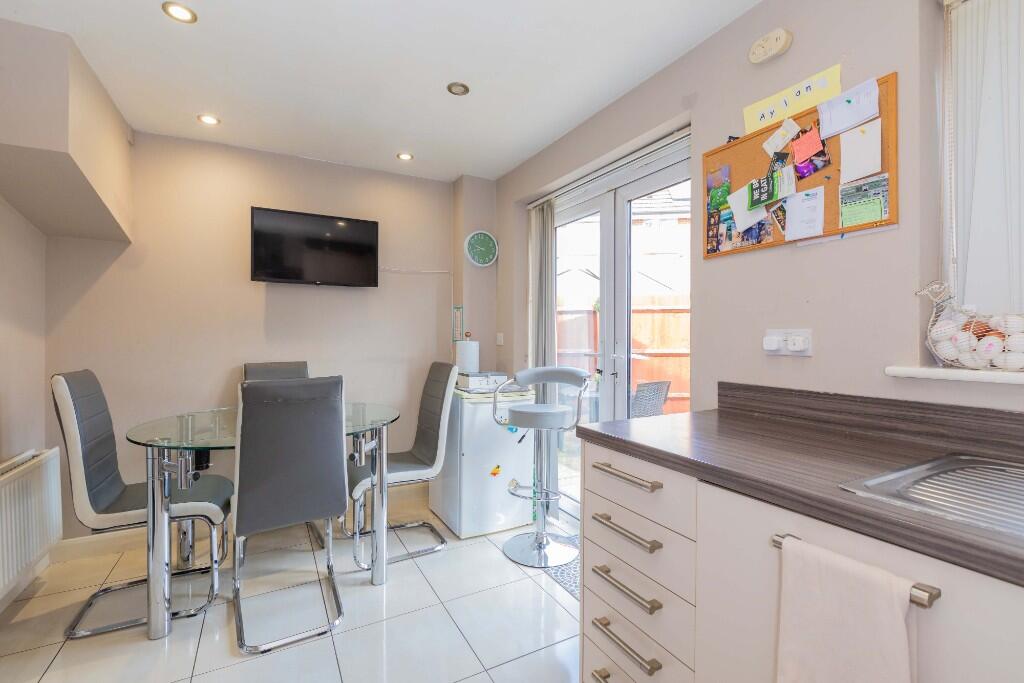House in Slough - View 5