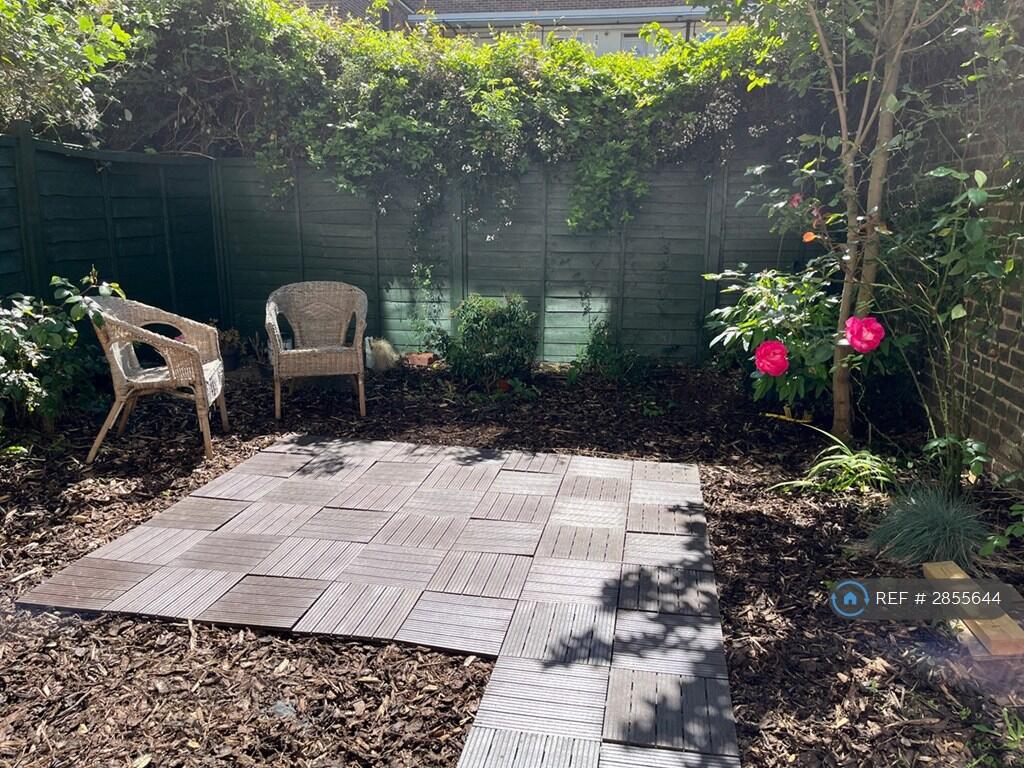 Main image of property: Shaftesbury Court, London, N1