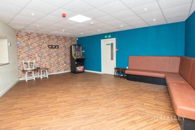 Lounge/Pool Room