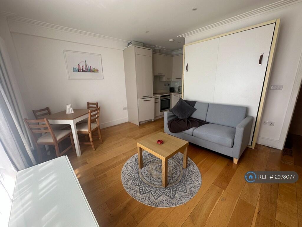 Apartment in London, Paddington - View 3