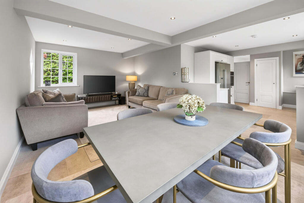 Apartment in Weybridge - View 2