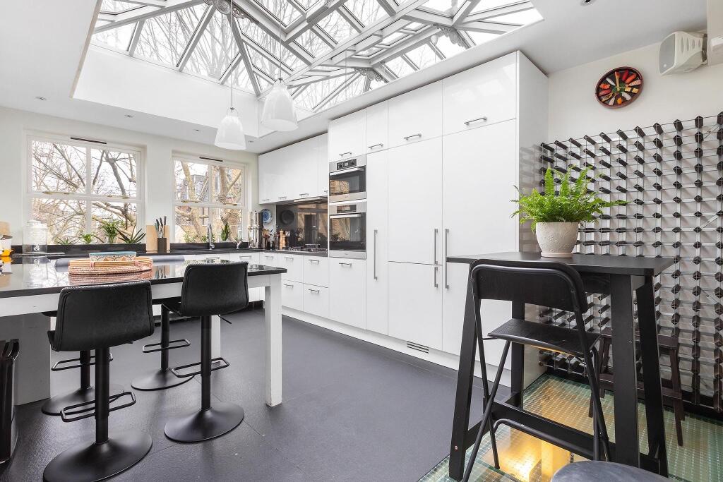 3 bedroom maisonette for rent