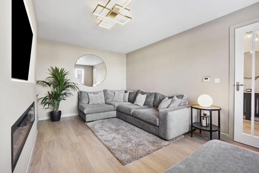 House in Kilmarnock, East Ayrshire - More
