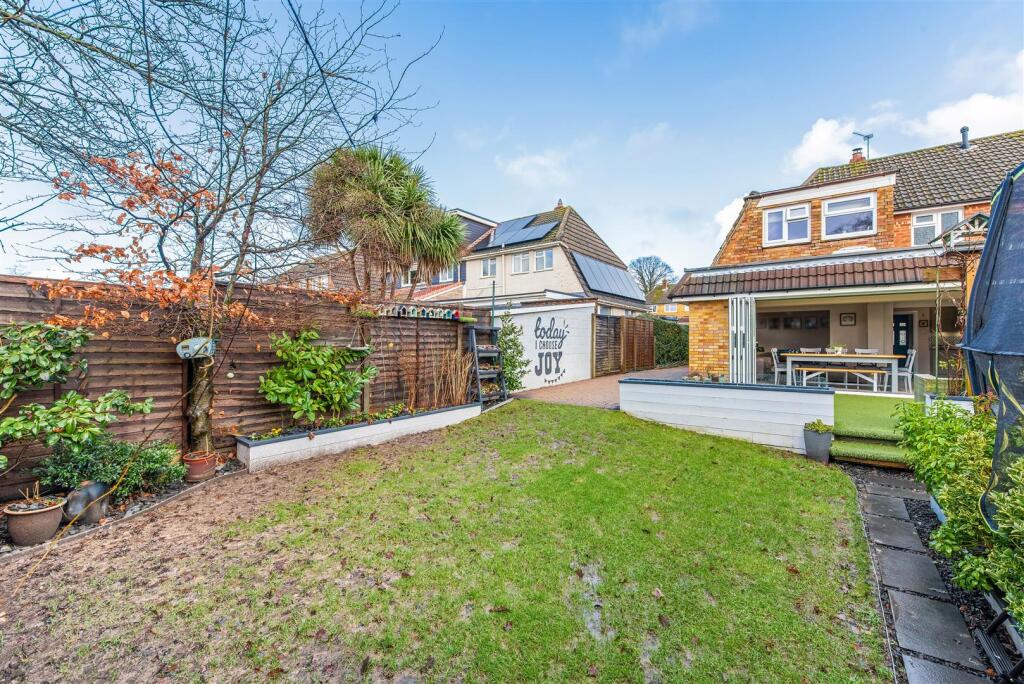 Willow Tree Avenue, Waterlooville photo 2