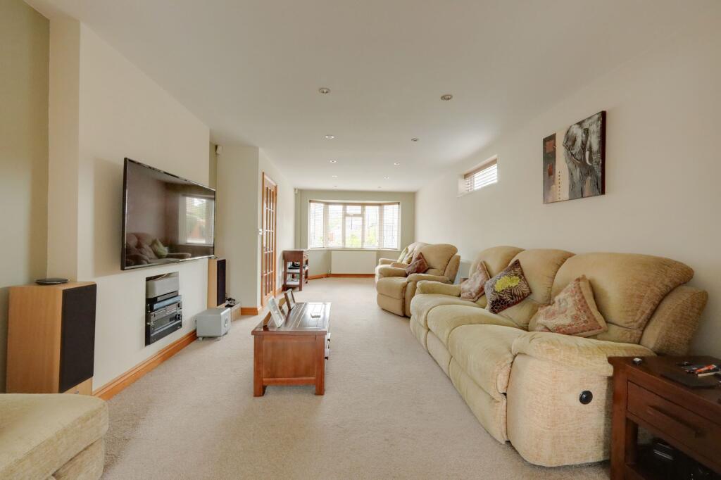 Meadow Lane, Burgess Hill, RH15 photo 3