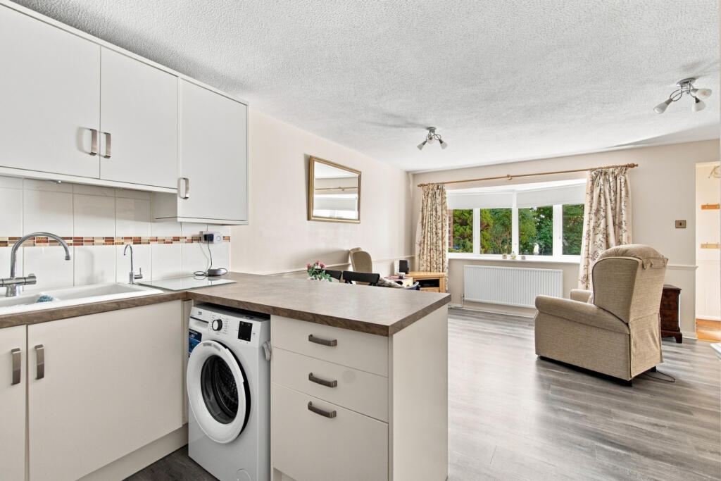 Apartment in East Hertfordshire, Thorley Park, Bishop's Stortford - View 2