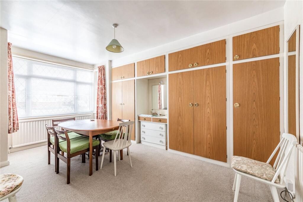 Wendley Drive, New Haw, Addlestone, Surrey, KT15 photo 4