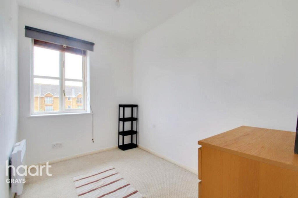 Apartment in Romford - View 5