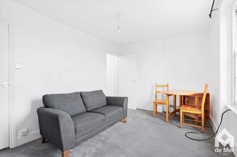 Apartment in Cheltenham, Gloucestershire - View 5