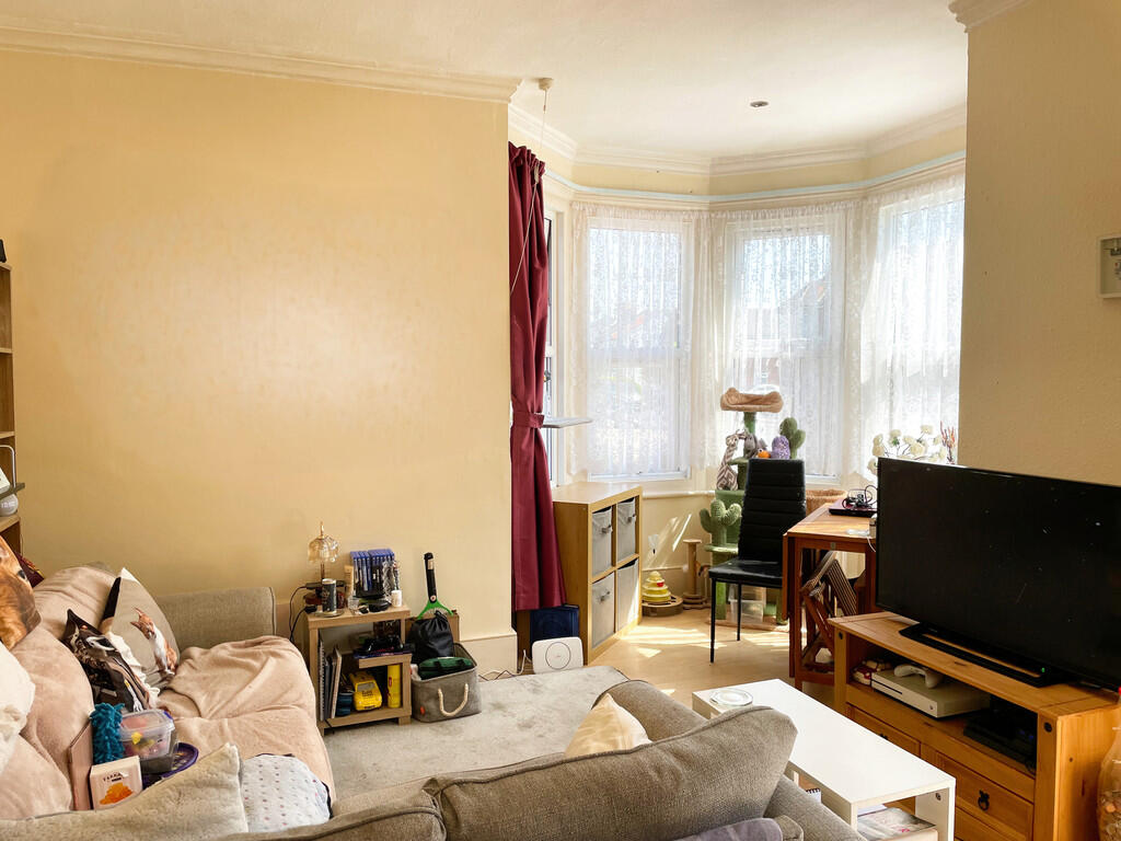 69 High Street, Shoeburyness photo 4