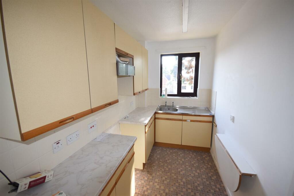 Langley Road, Chippenham photo 3