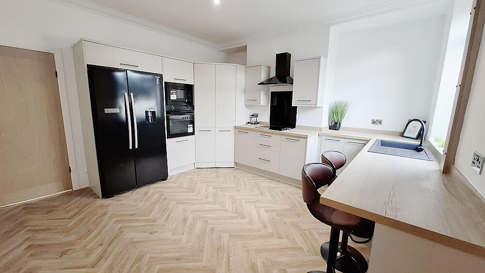 476 Ripponden Road Moorside OL4 2LL photo 3