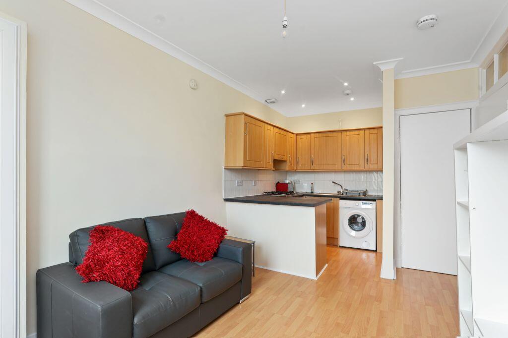 Apartment in Edinburgh, Leith Central - View 5