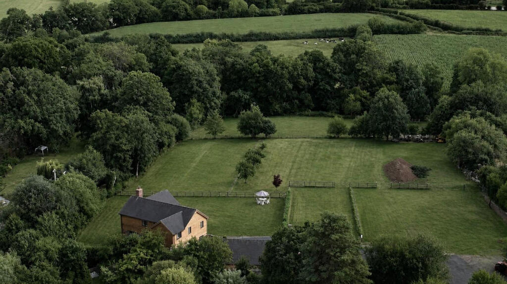 House in Worcester - View 2