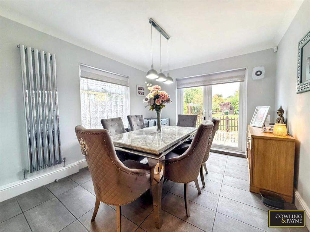 House in Basildon, Bowers Gifford and North Benfleet - View 3