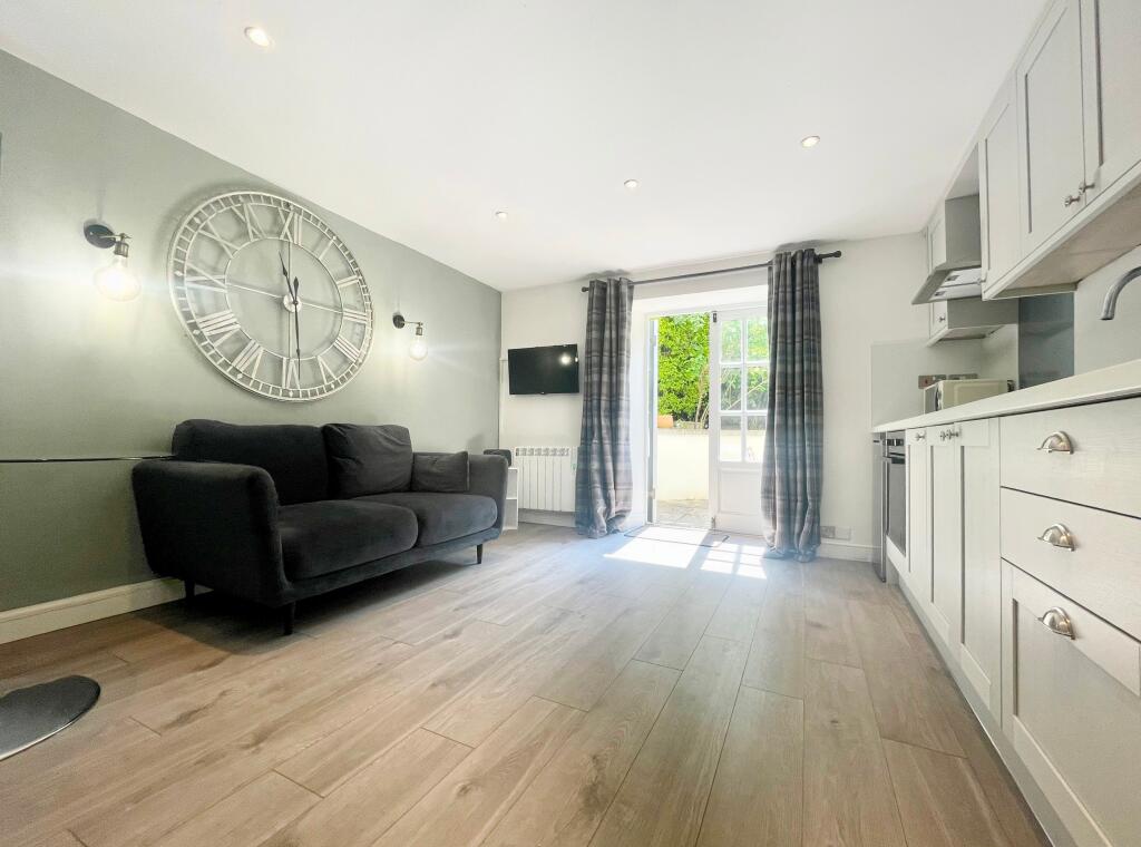 Apartment in Cheltenham, Warden Hill, Montpellier - More