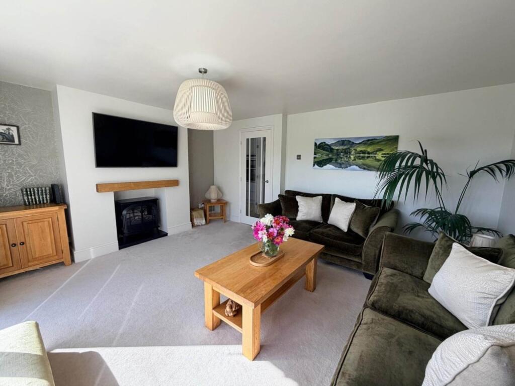 House in Knowsley, Kirkby - More