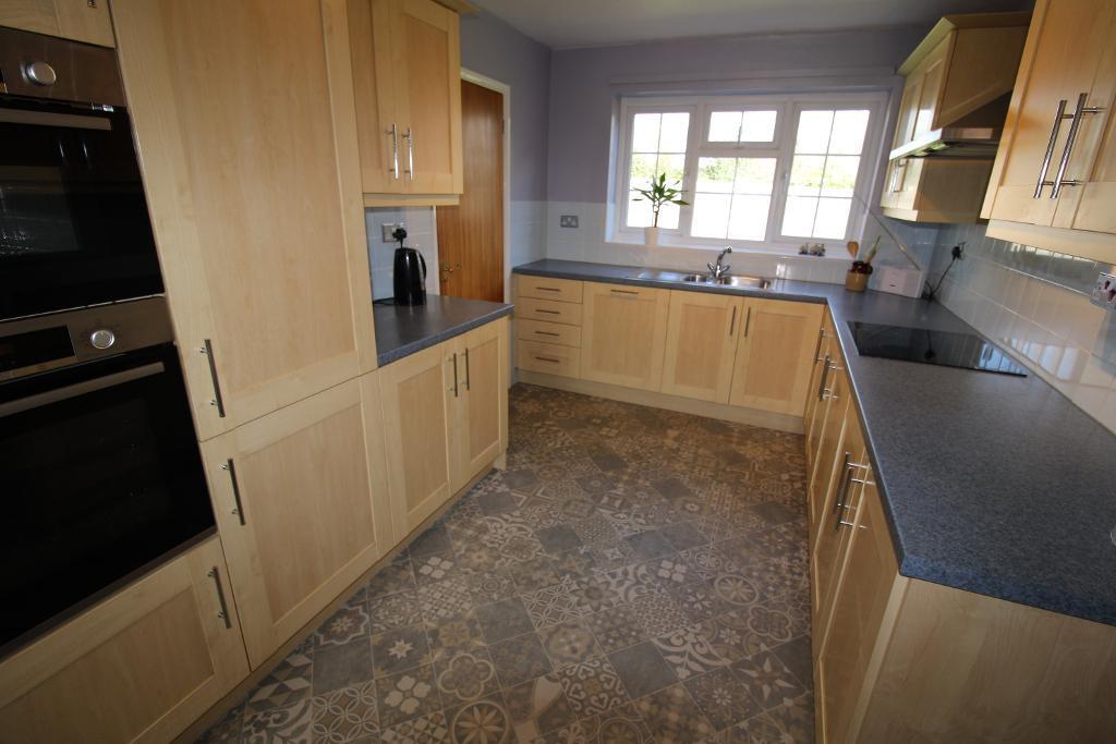 Upper Stonehayes, Great Linford, Milton Keynes, MK14 5ER photo 4