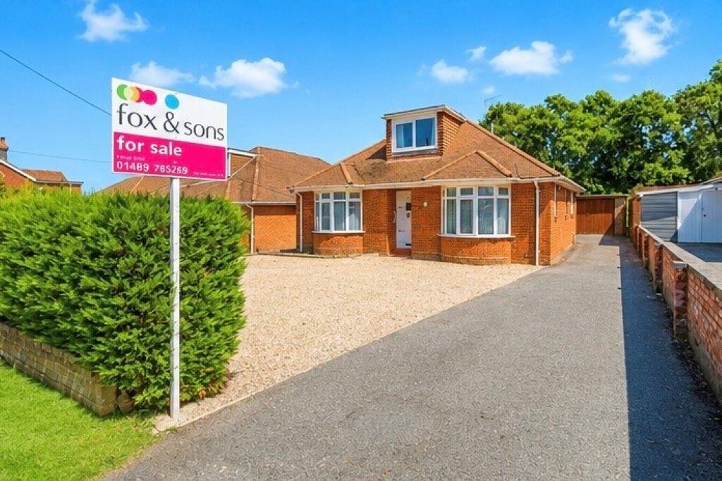 Main image of property: Hobb Lane, Hedge End, SOUTHAMPTON