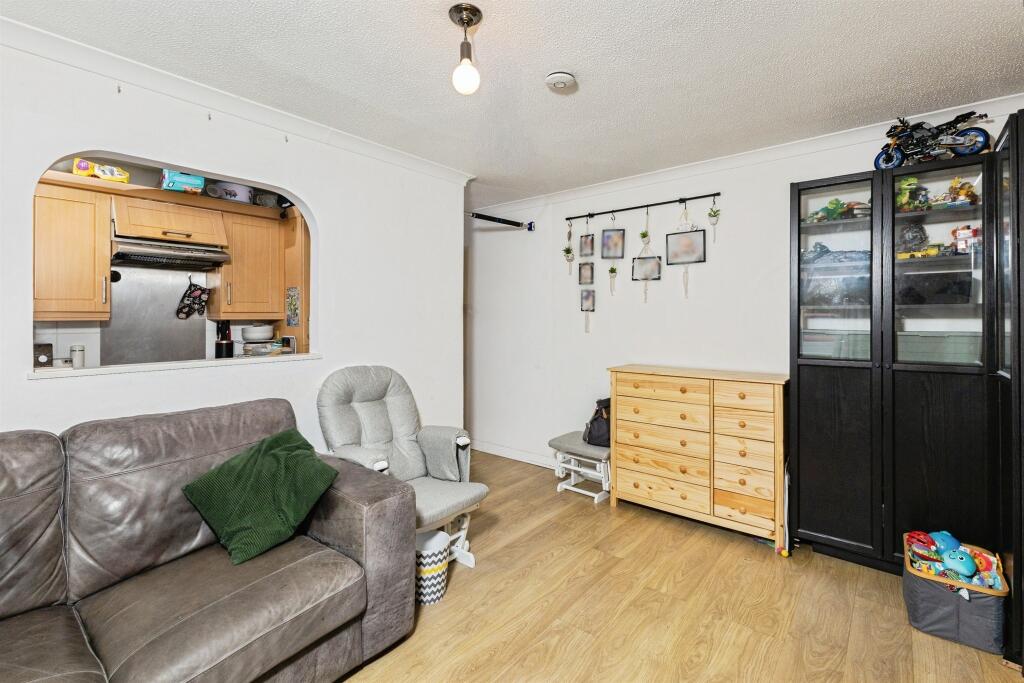 Apartment in Reading, Lower Earley, Earley - More