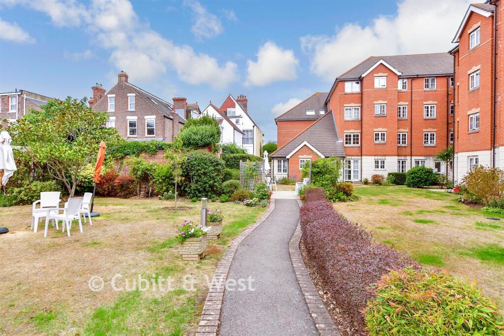 Apartment in Portsmouth, Southsea - View 2