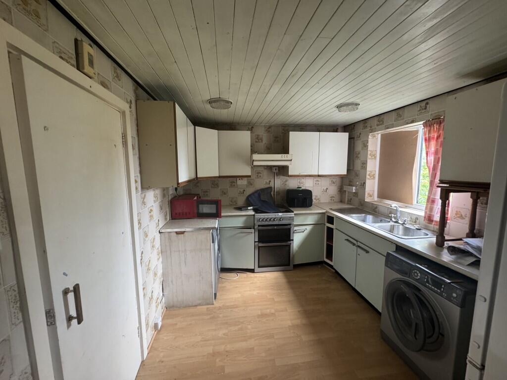 306 Broadwater Crescent, Stevenage, Hertfordshire SG2 8EU photo 2