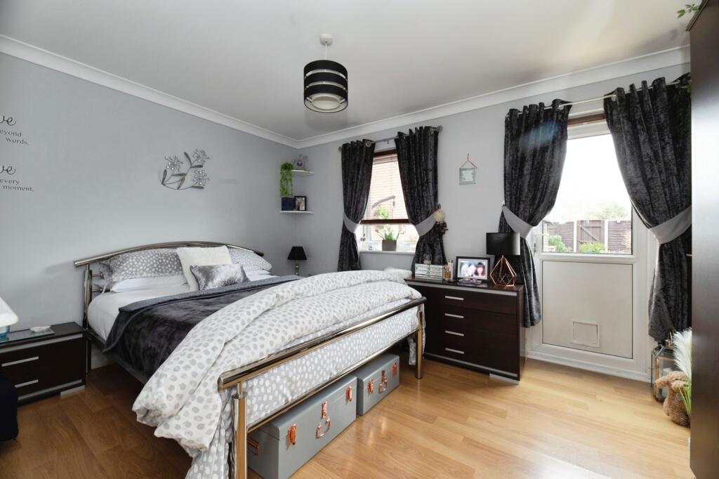 Apartment in Elmbridge, Molesey - View 4
