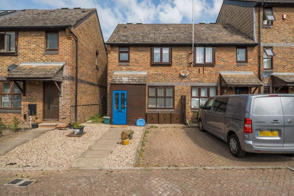Main image of property: Kinburn Street, London, SE16