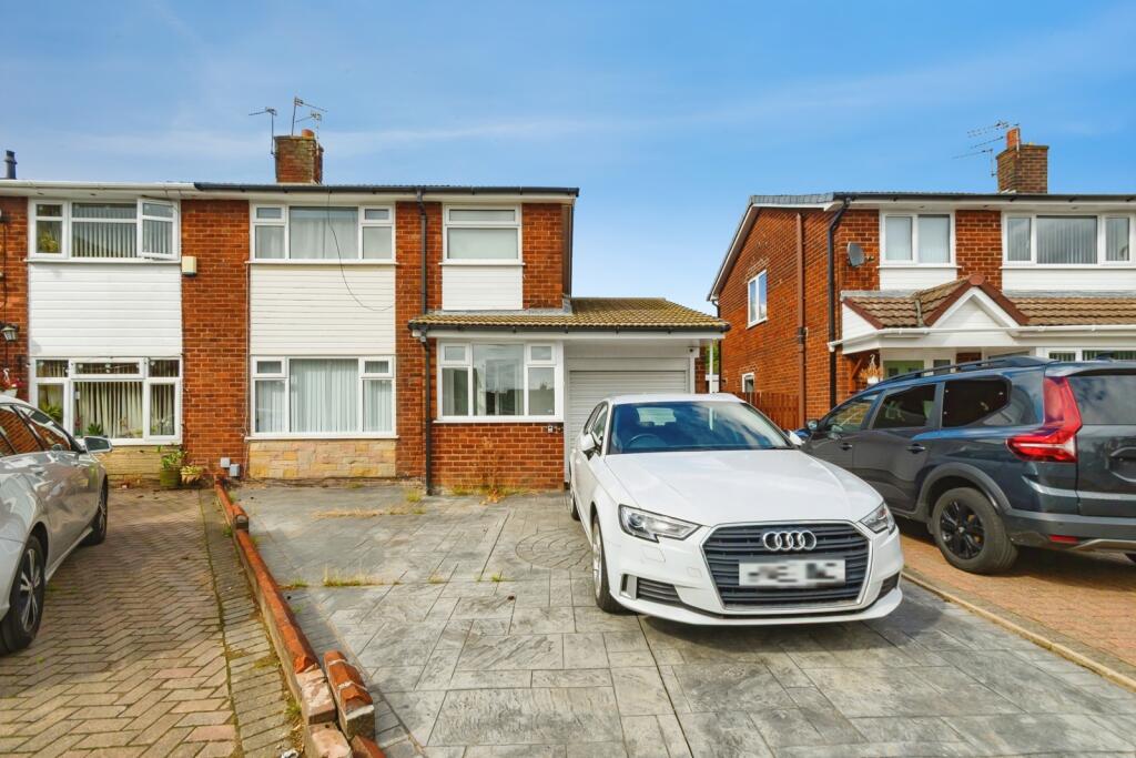 Main image of property: Edgemoor Close, Radcliffe, Manchester, Greater Manchester, M26