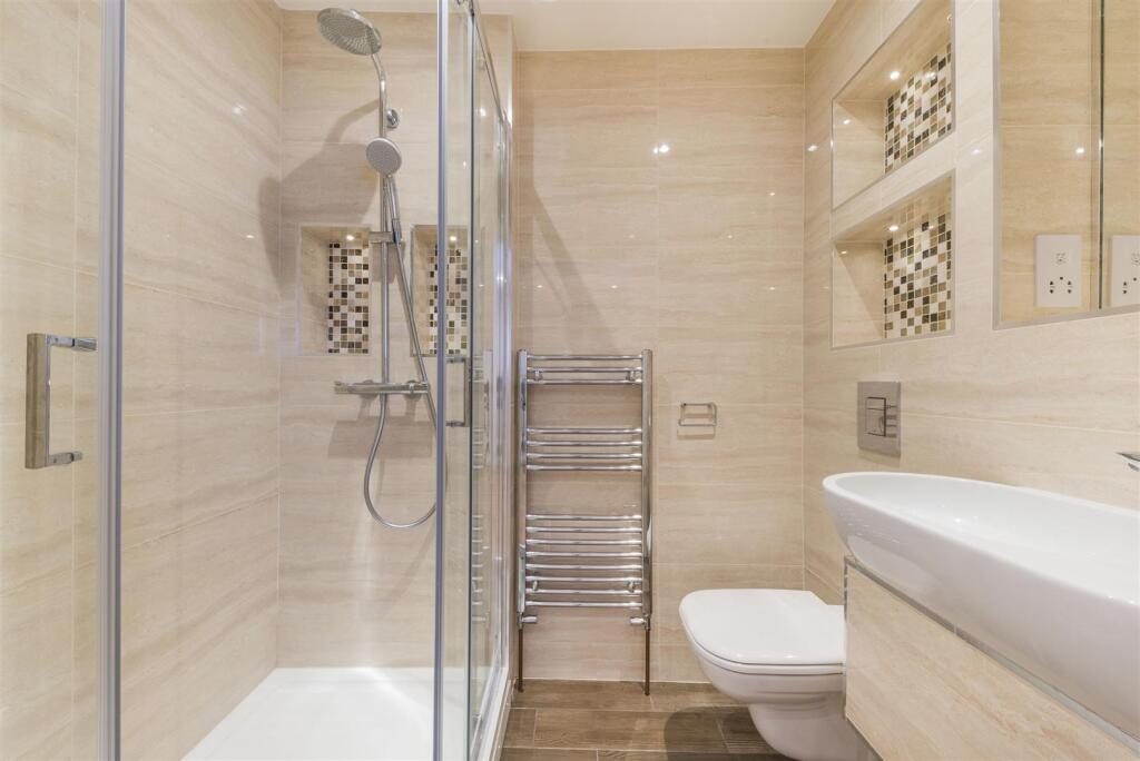 Leeway Close, Hatch End, Pinner - View 6