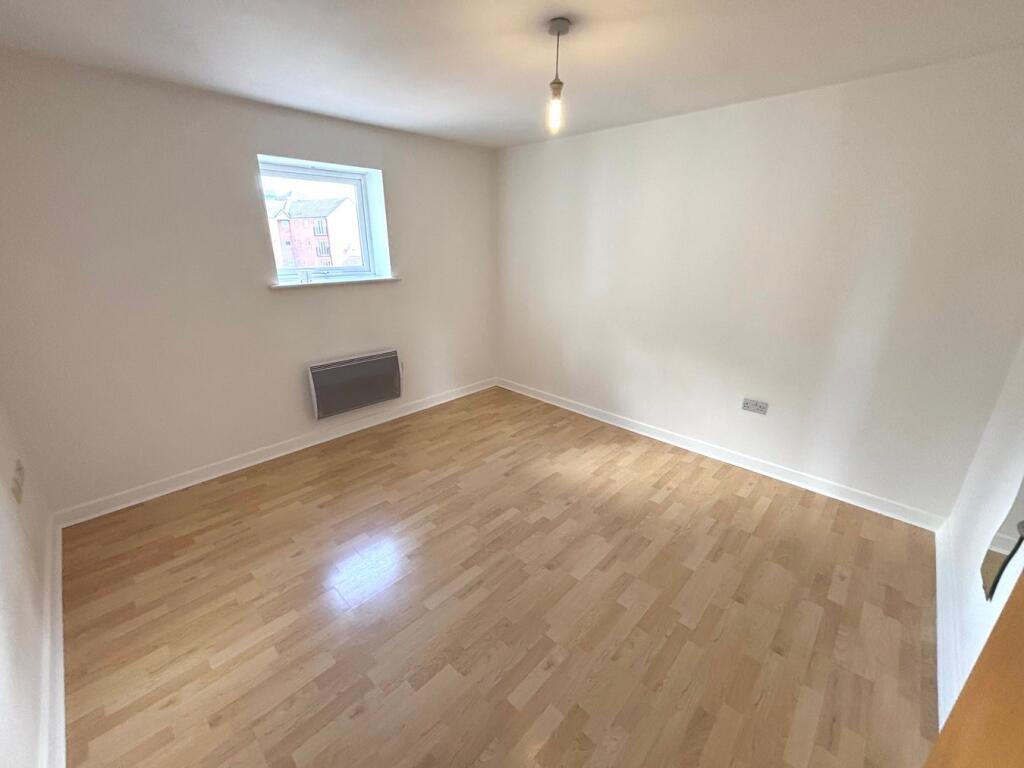 Apartment in Walsall, Birchills - More