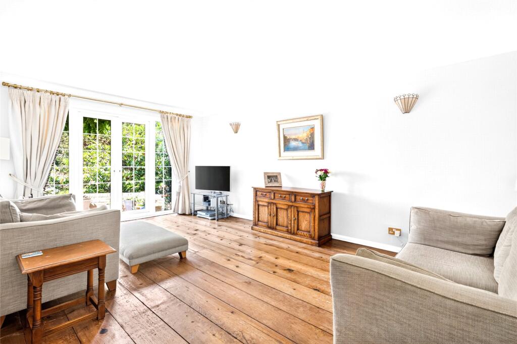 House in Epping Forest, Loughton - View 2