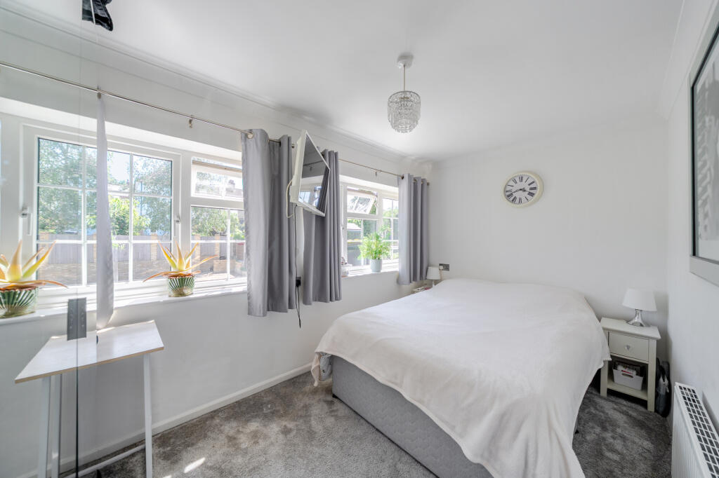 House in Hertford, Foxholes - View 4