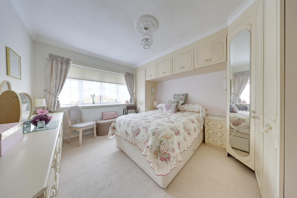 Apartment in Orpington, Scadbury, St Paul's Cray - View 5