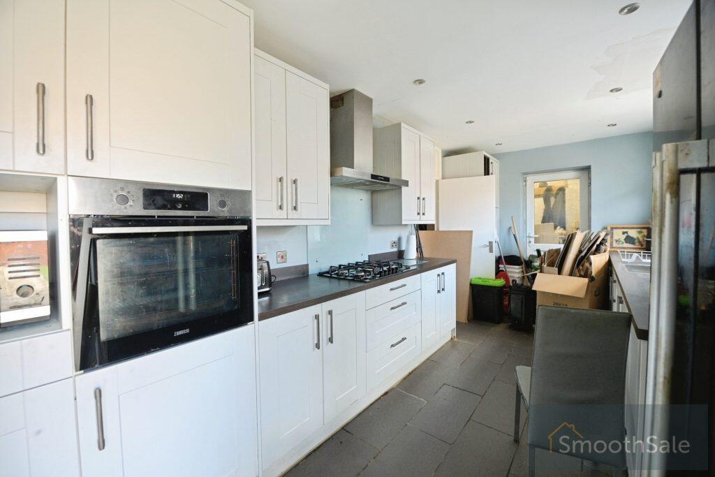 Kent View, South Ockendon, RM15 4JP photo 4