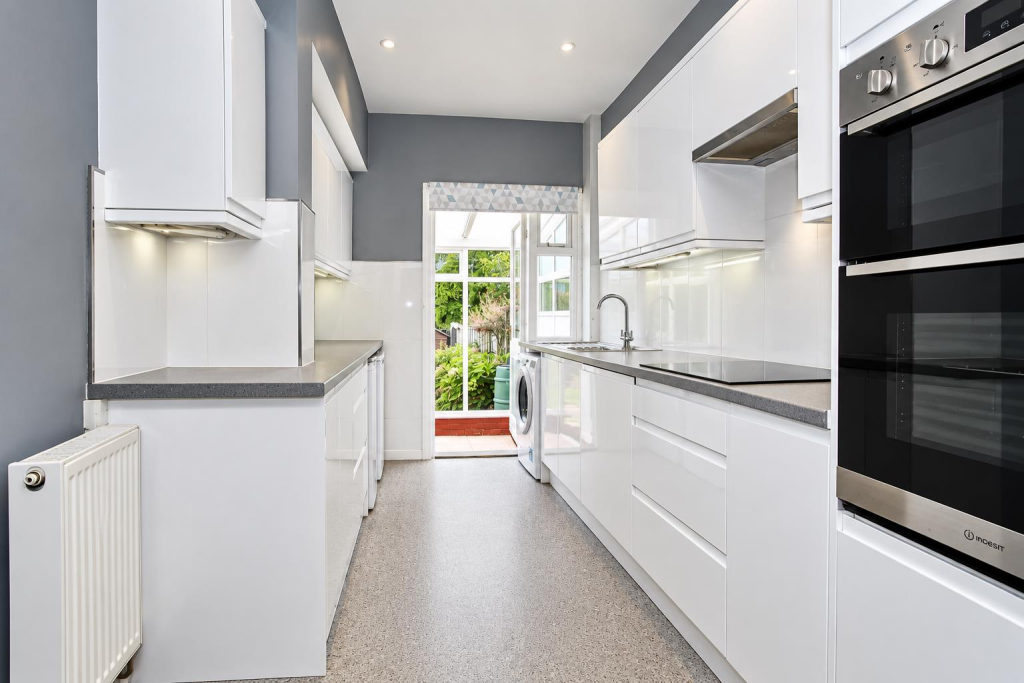House in Sutton - View 4