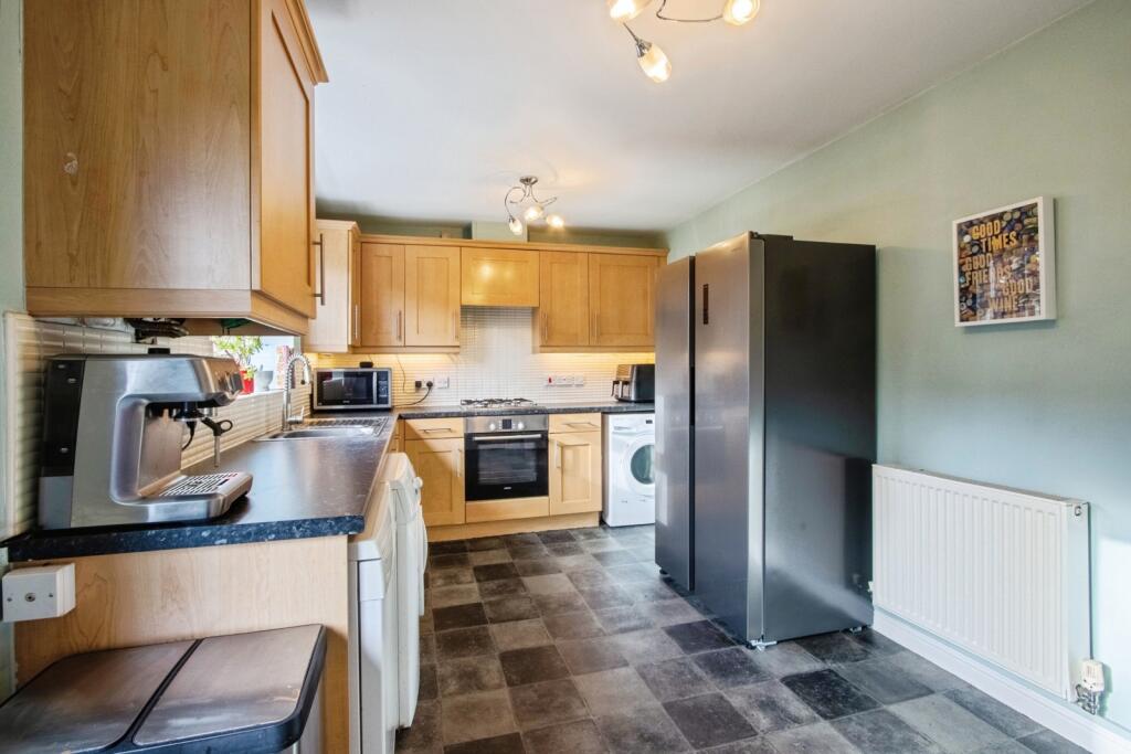 Longworth Road, Hemsworth, Pontefract, West Yorkshire, WF9 photo 3