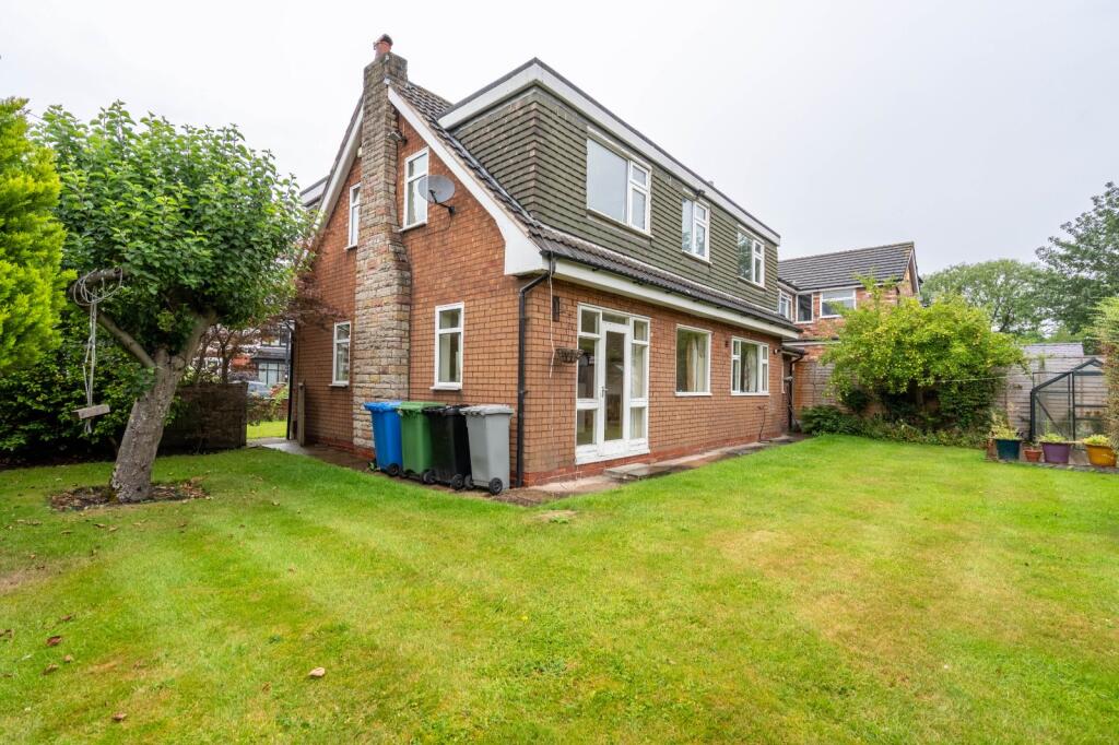 4-bed detached on Wythenshawe Road, Sale, Greater Manchester, M33, £525,000