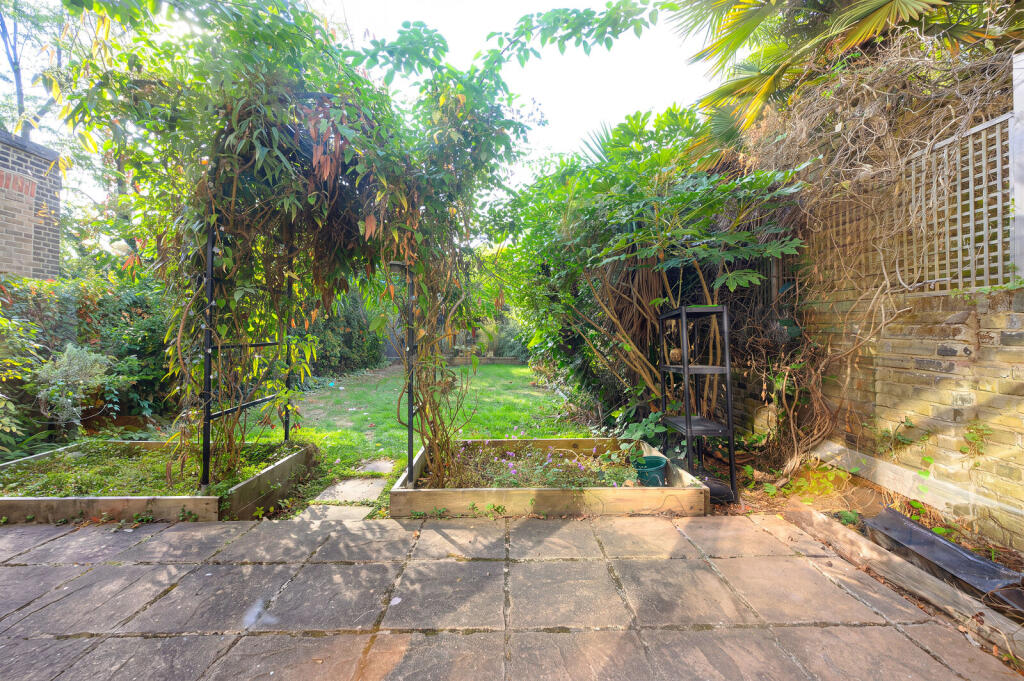 Apartment in London - View 5