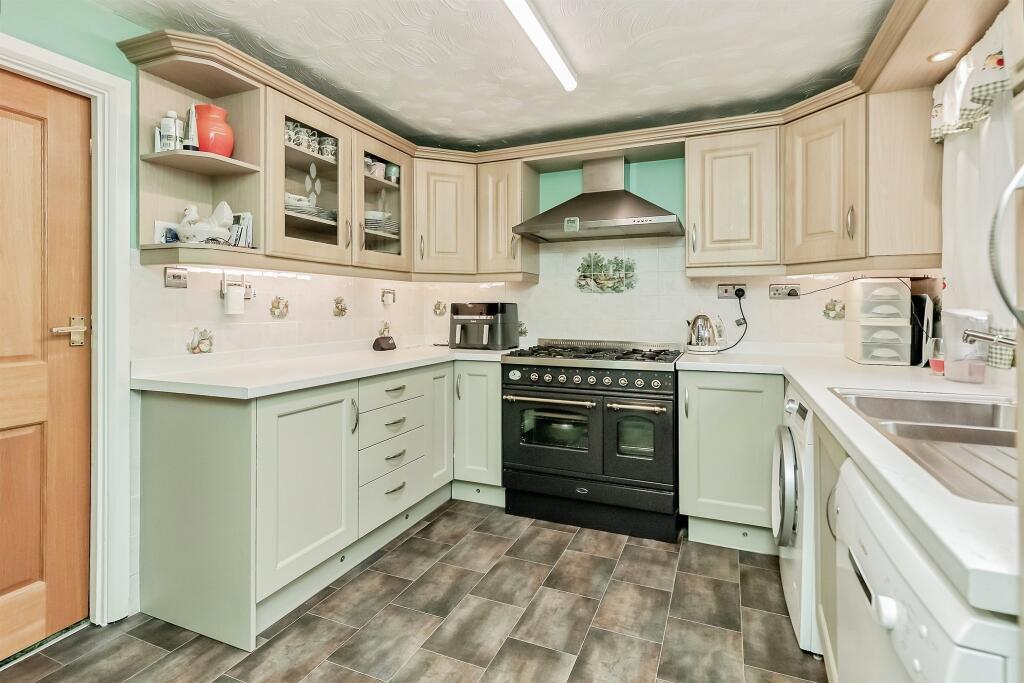 House in Irthlingborough, North Northamptonshire - More