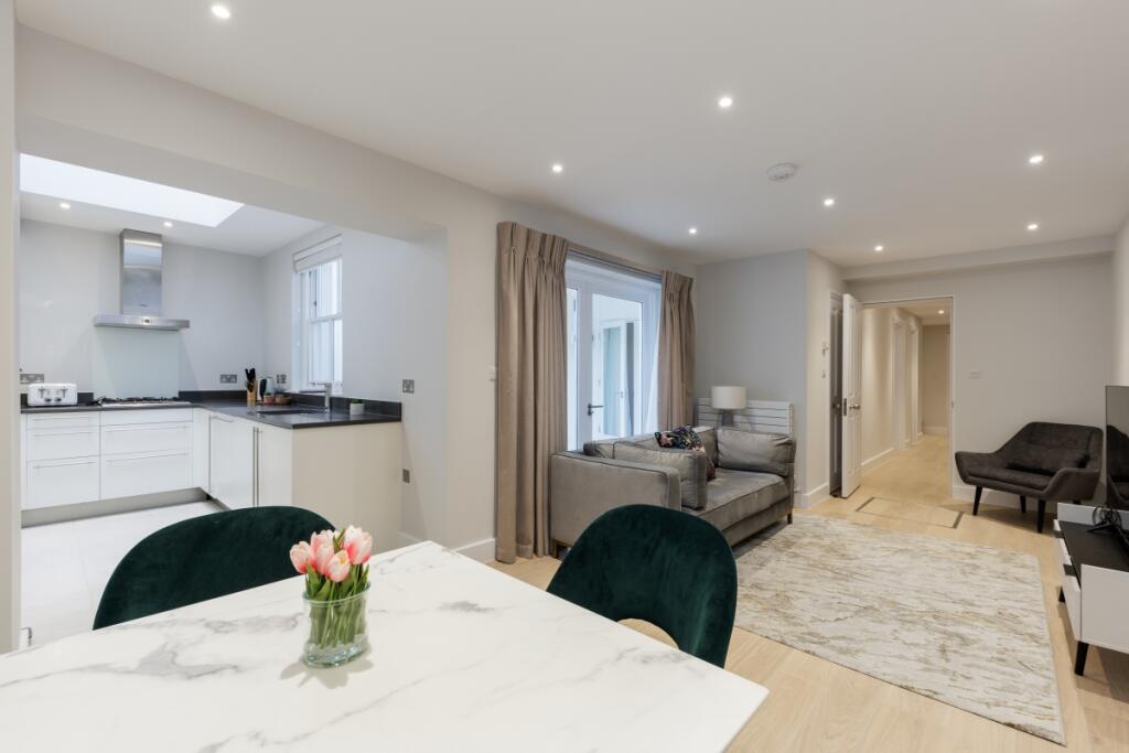 Apartment in London, Marylebone - View 2