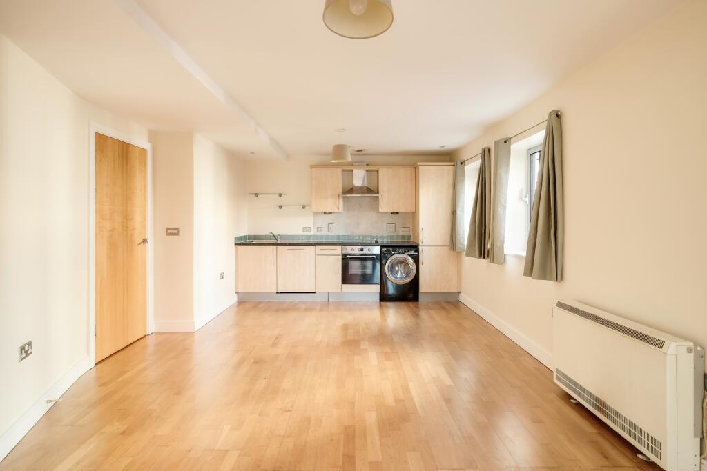 Flat , Thomas Court, BS1 photo 4