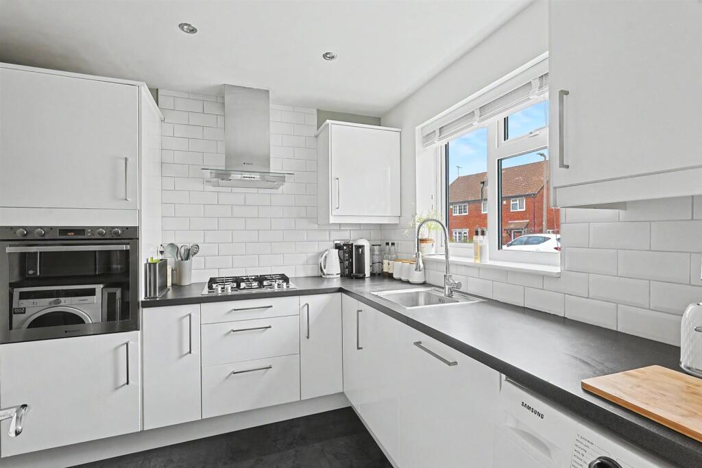House in Southend-on-Sea - More
