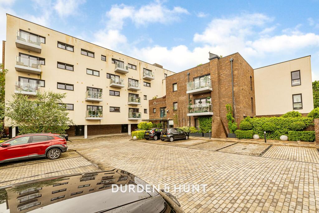 Main image of property: High Road, Loughton, IG10