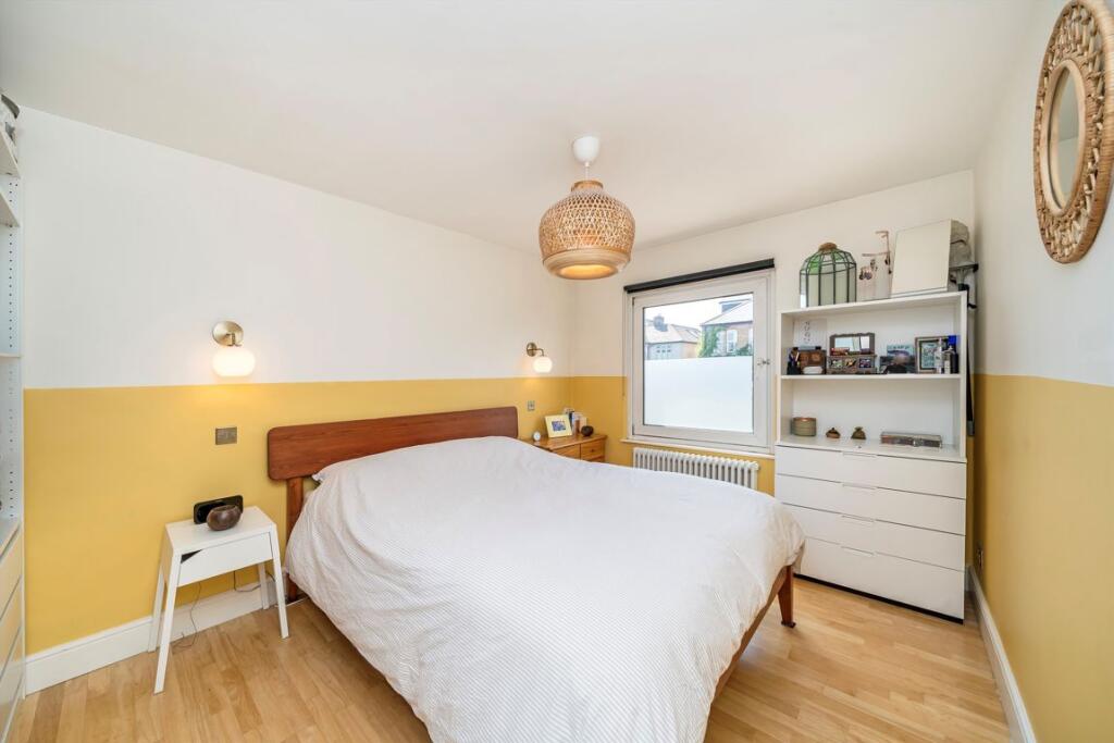 House in London, Honor Oak - More