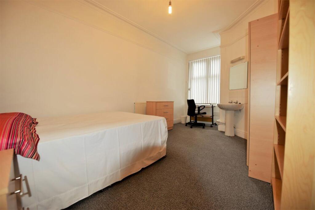 6 bedroom house for rent