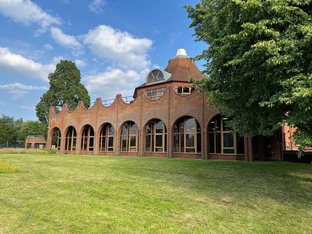 Main image of property: Pippbrook, Reigate Road, Dorking, Surrey, RH4 1SJ